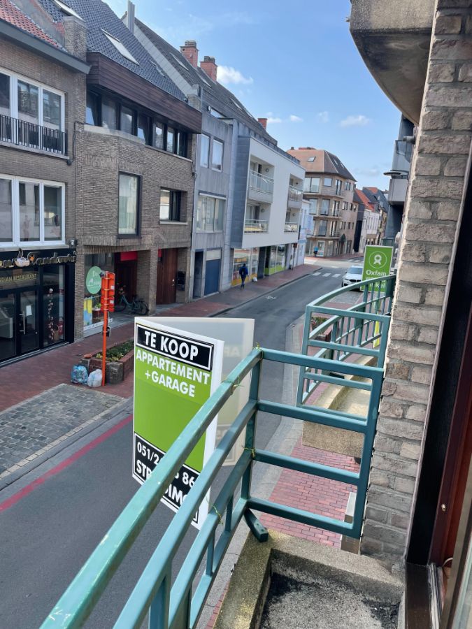 Gunstig gelegen twee slaapkamer appartement met individuele garage en ruim terras foto 4