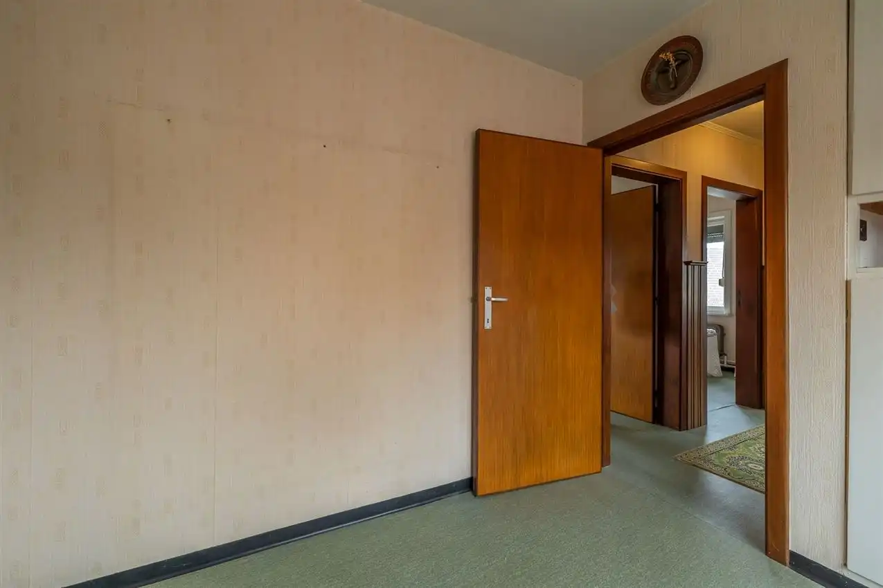 Vlakbij ingang merodebossen, soldie woning met potentieel foto 20