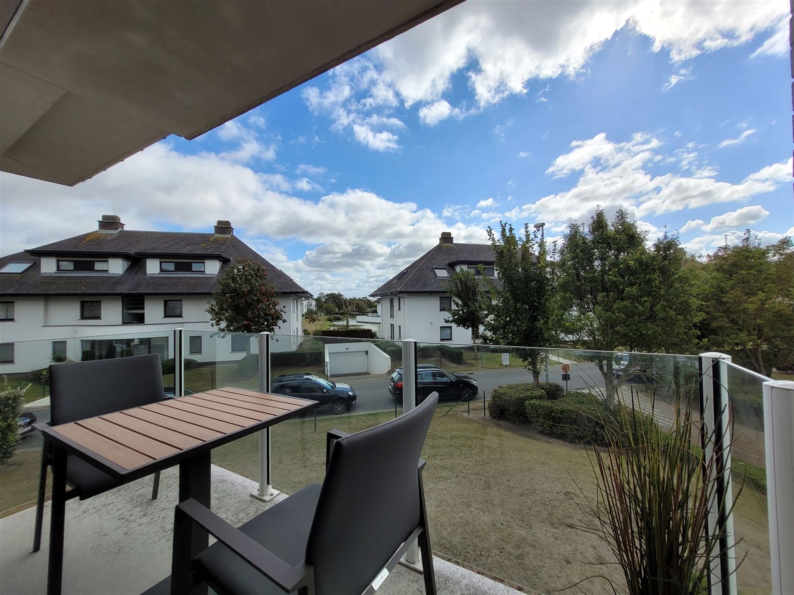 Lichtrijk appartement met garage box foto 5