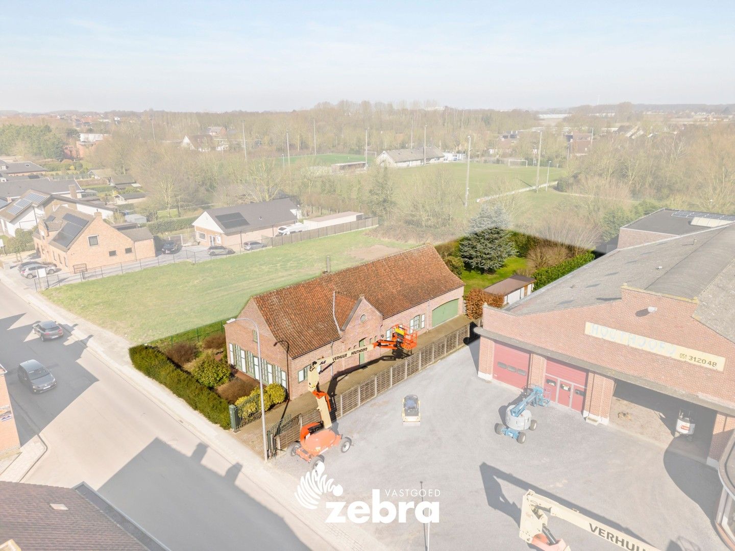 Charmante te renoveren villa met saunahuis in Izegem! foto 3