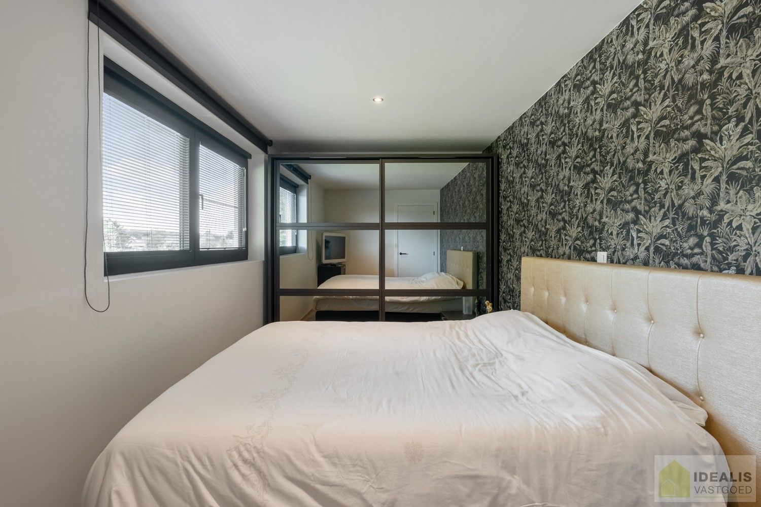 PRACHTIGE, PERFECT ONDERHOUDEN EN MODERN OPGETROKKEN WONING MET EEN HEERLIJK LICHTRIJKE WOONKAMER MET OPEN KEUKEN, 3 SLAAPKAMERS, 2 BADKAMERS VOORZIEN VAN ALLE COMFORT foto 30