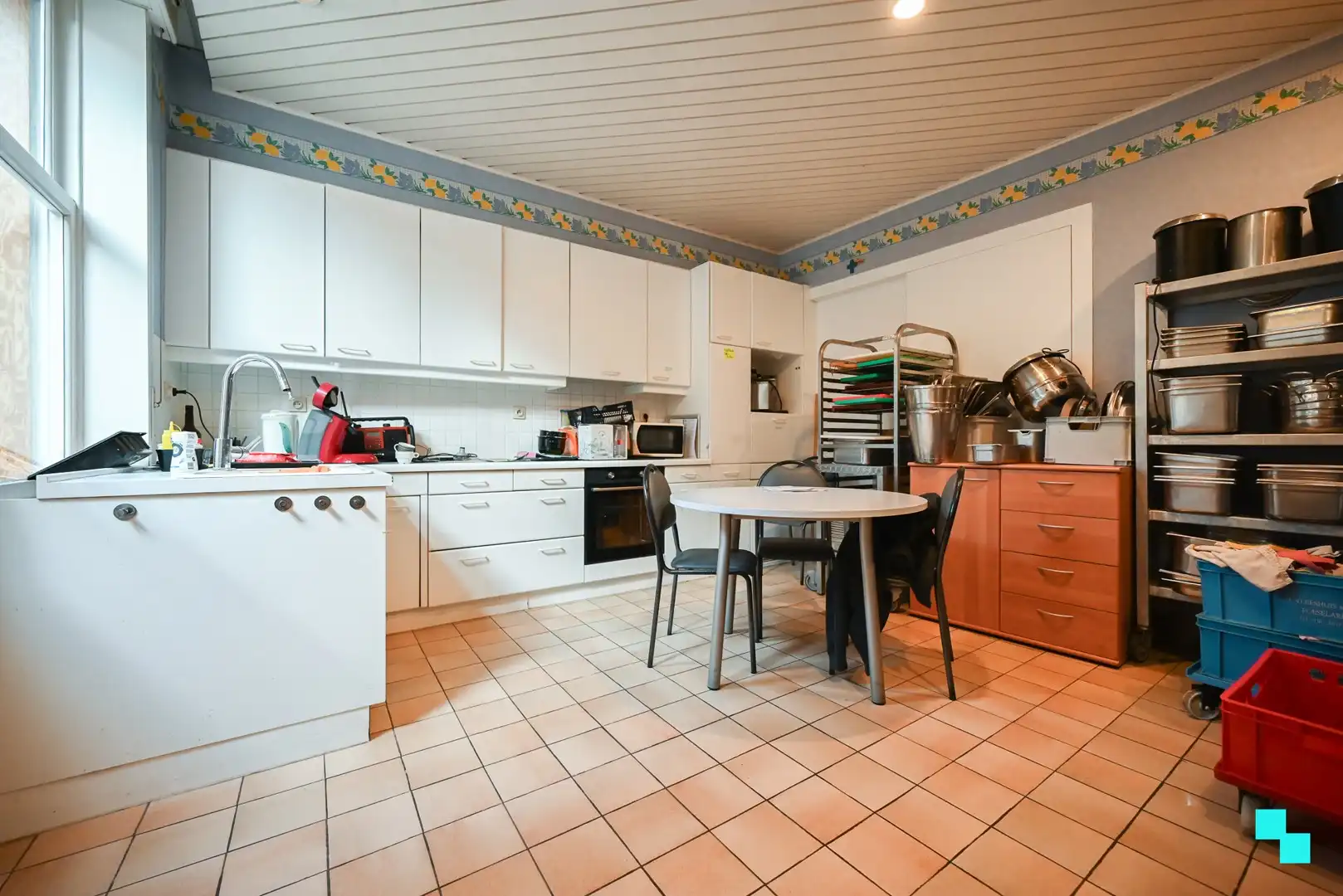 Instapklare slagerij met woonst te Sint-Eloois-Winkel (Ledegem) foto 11