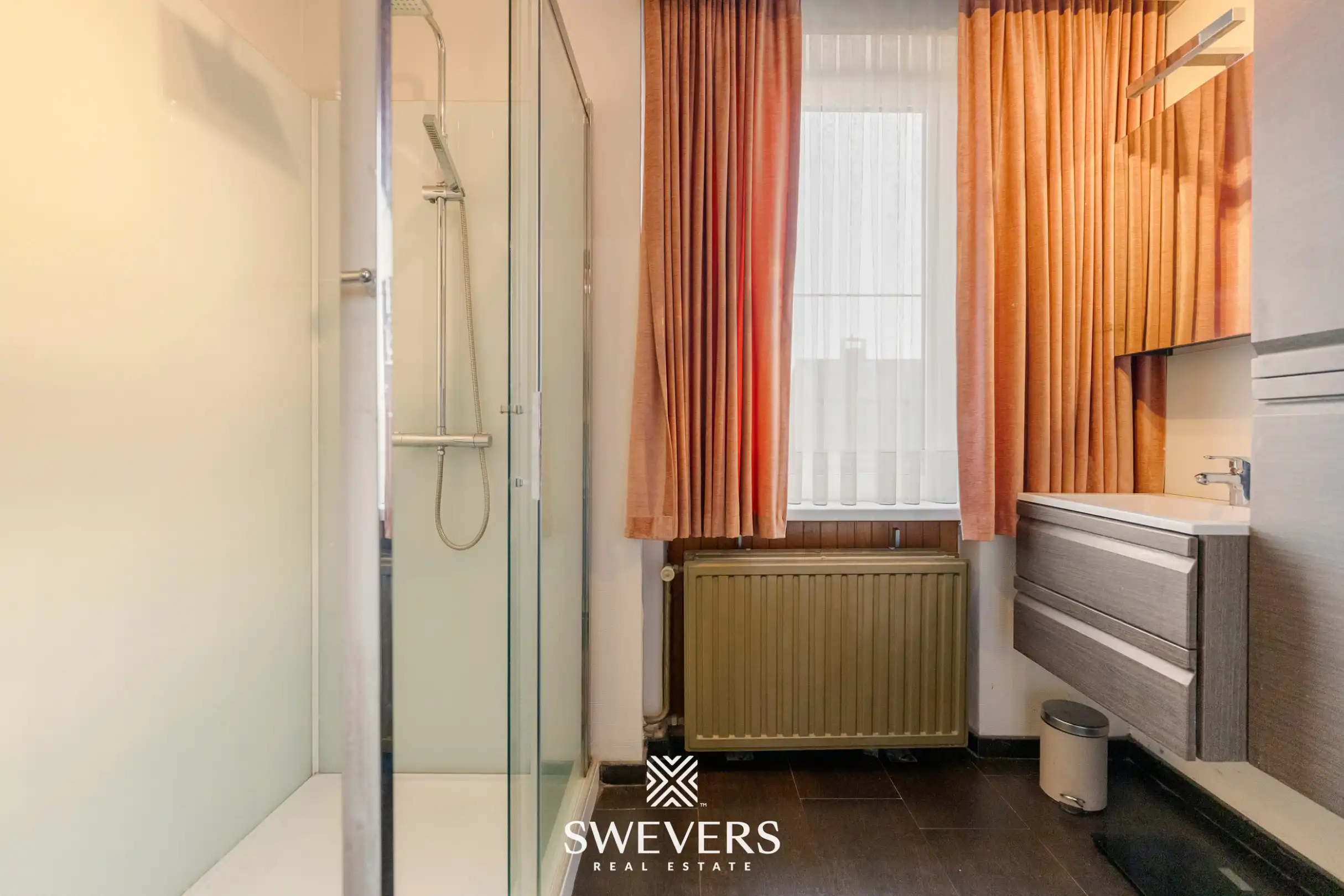 Op te frissen rijwoning op toplocatie foto 20