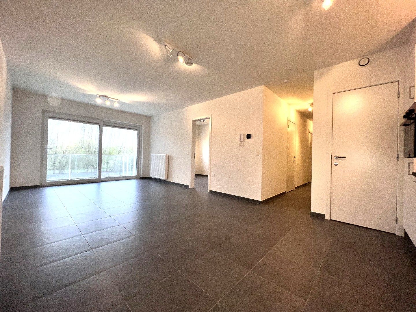 Nieuw 2-slpk appartement in Residentie Leiekant met extra grote garage! foto 9