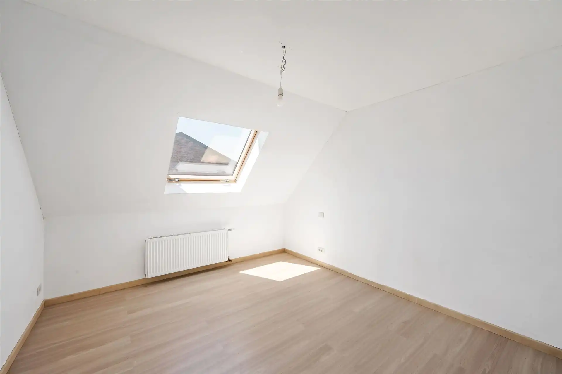 Instapklare HOB met zonnige tuin en 3 SLK! foto 14