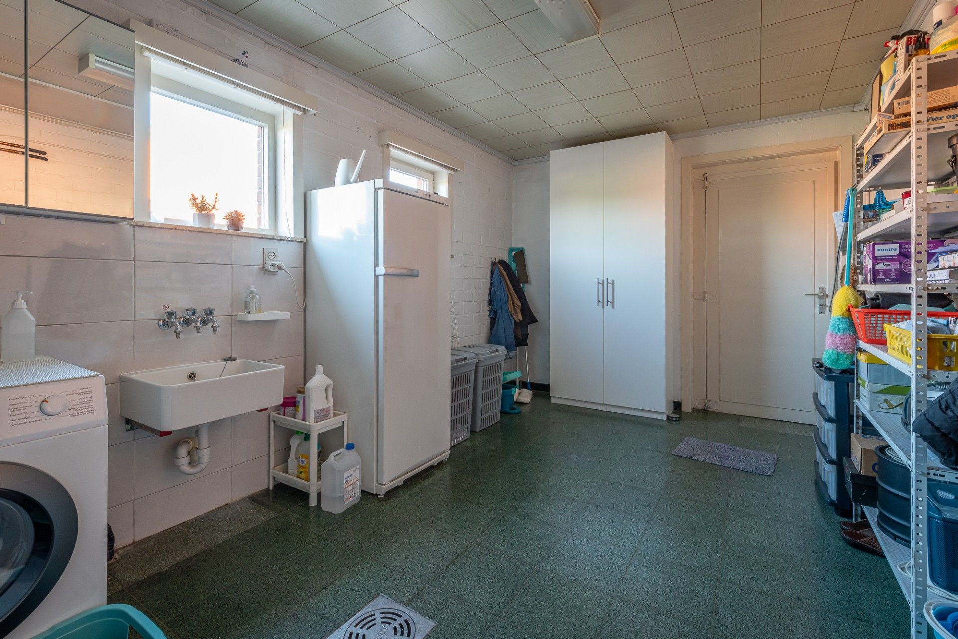 Rustig gelegen, ruime woning met magazijn foto 18