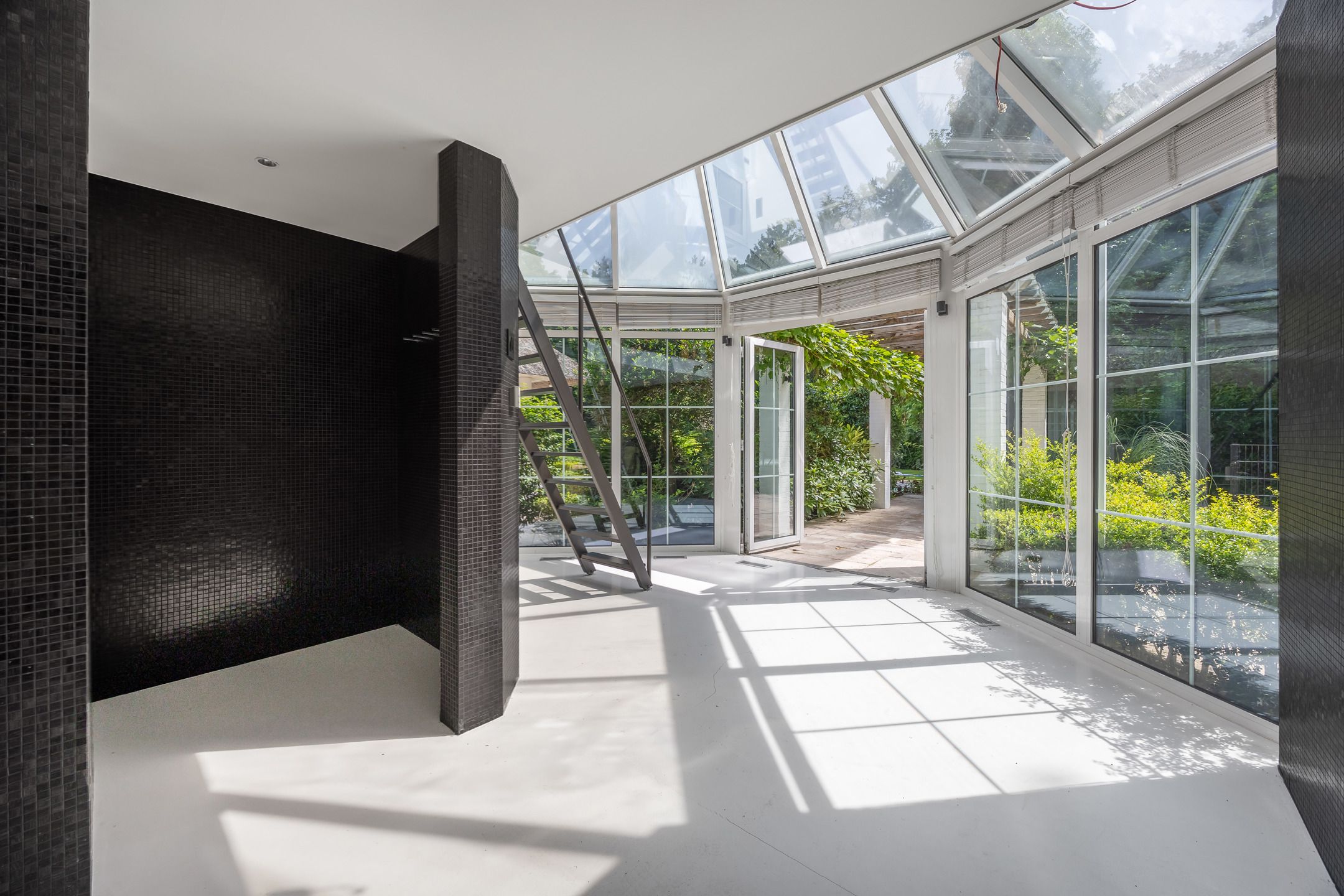 Instapklare villa op een riant perceel van 3.750 m² foto 24