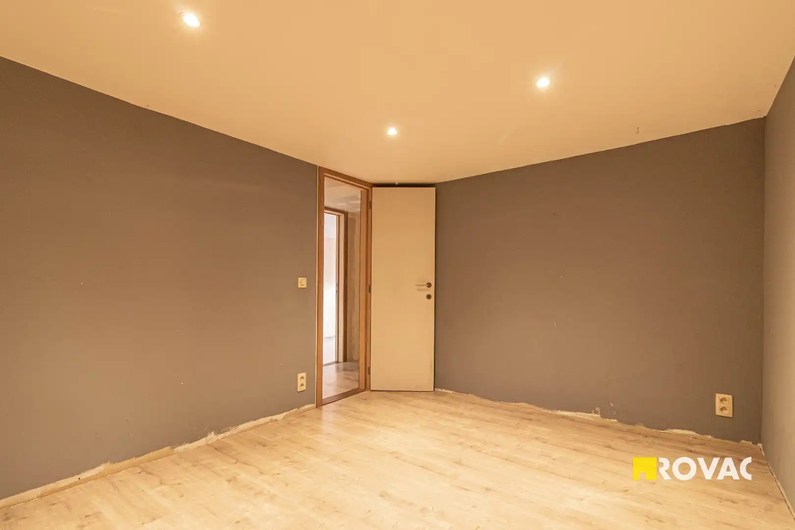 Zeer ruime woning met 5 slaapkamers, tuin en uitweg foto 15