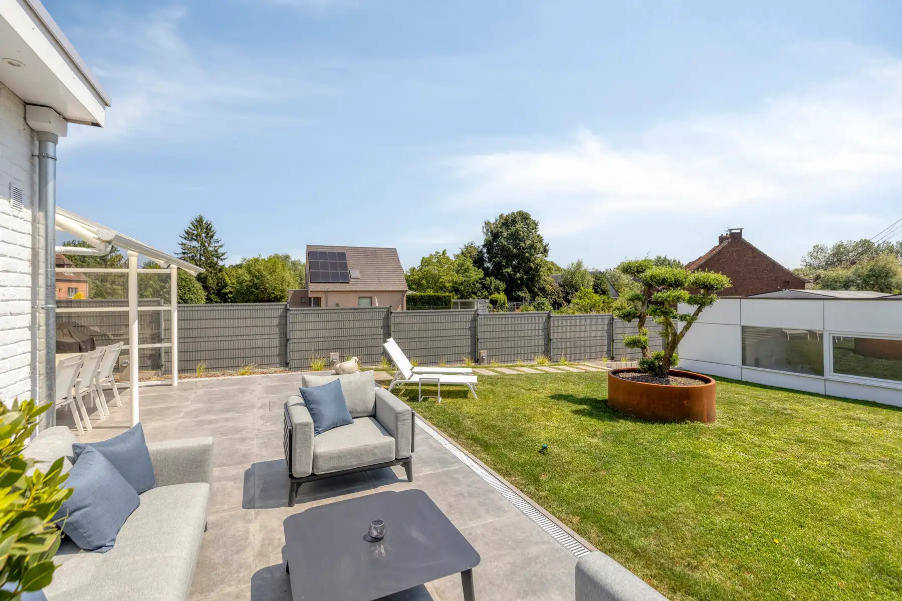 Charmante villa op toplocatie met ruime garage foto 25