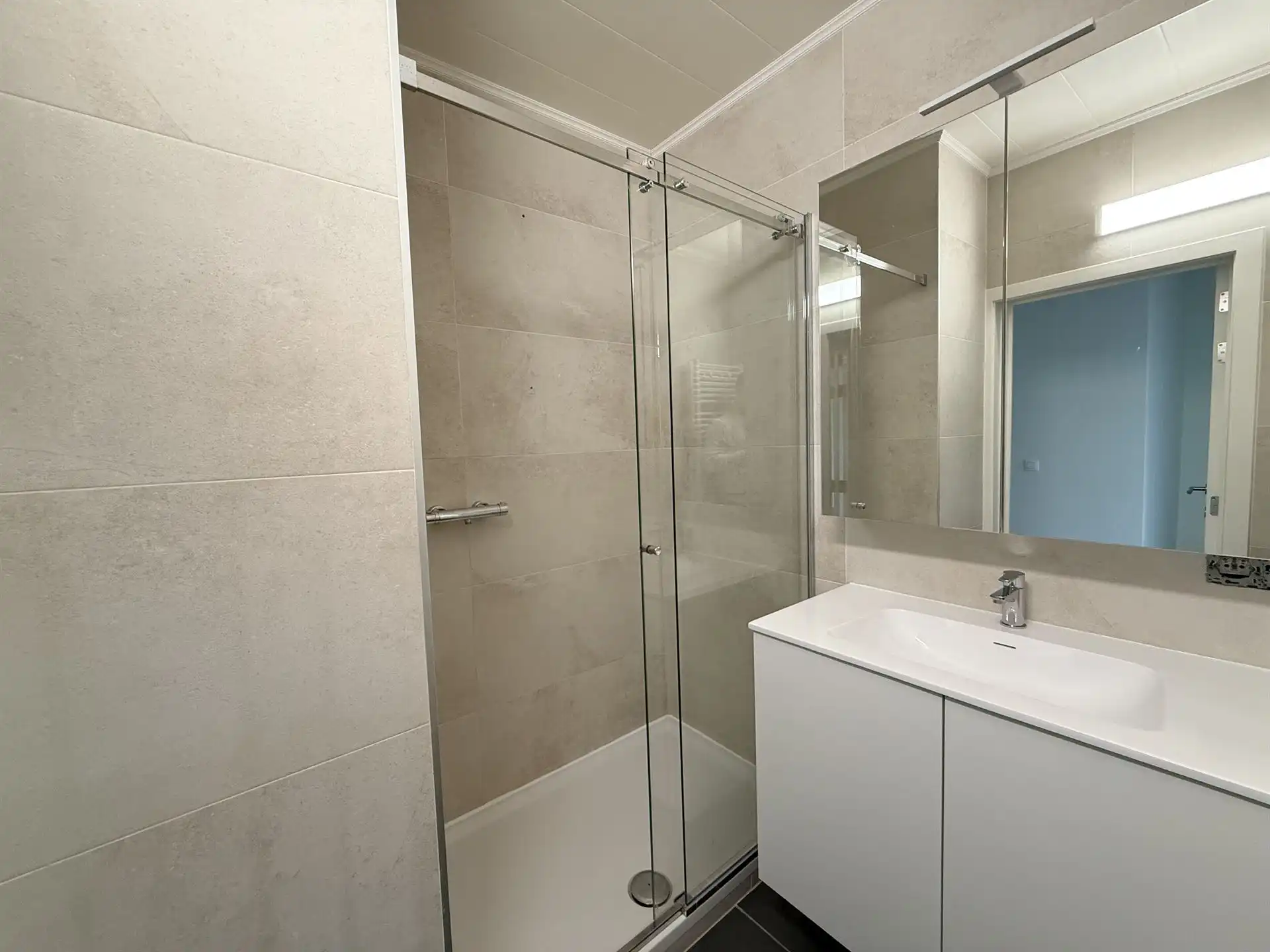 Ruim appartement met 2 slpk's en bew. opp. van 92 m² op centrale ligging te Lier! foto 8