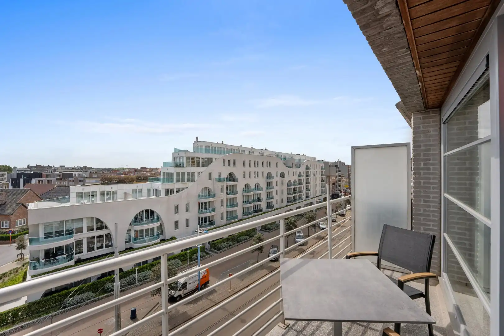 Prachtig en ruim 2 slaapkamerappartement te koop nabij de zeedijk foto 9