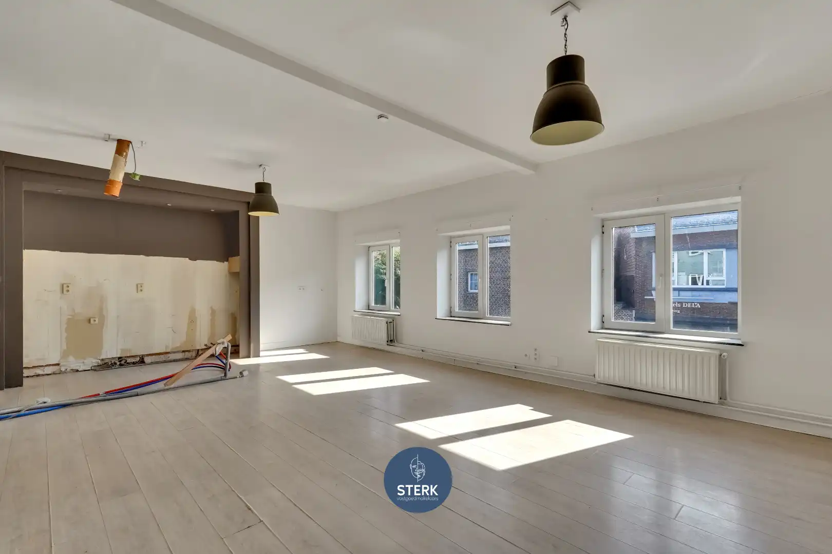 VEELZIJDIGE HANDELSRUIMTE + APPARTEMENT MET RUIME LOODS IN CENTRUM LANAKEN !  foto 16