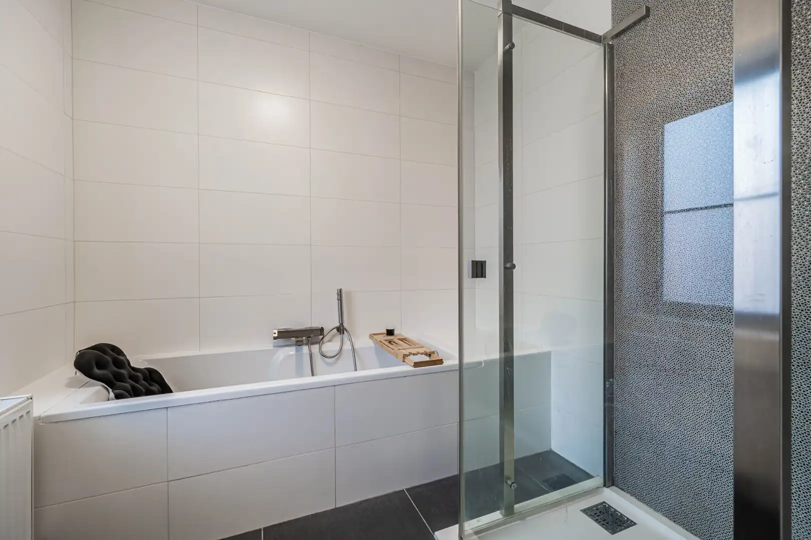Charmante gerenoveerde eengezinswoning met rustgevende tuin foto 24