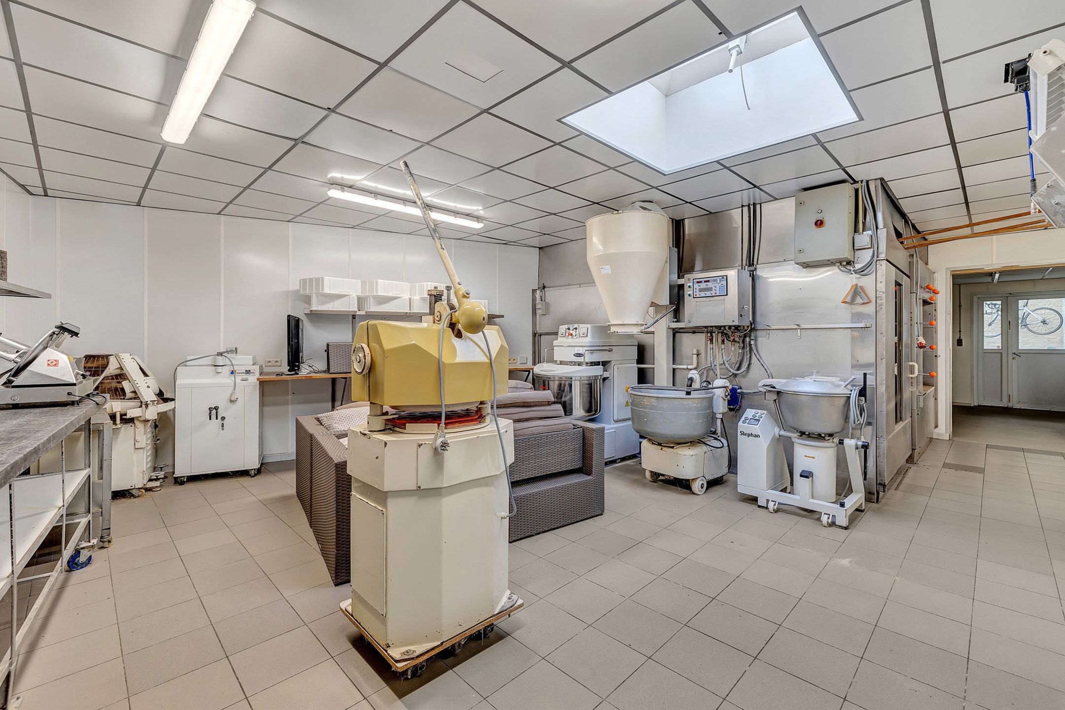 Unieke woning met oplsagplaats foto 20