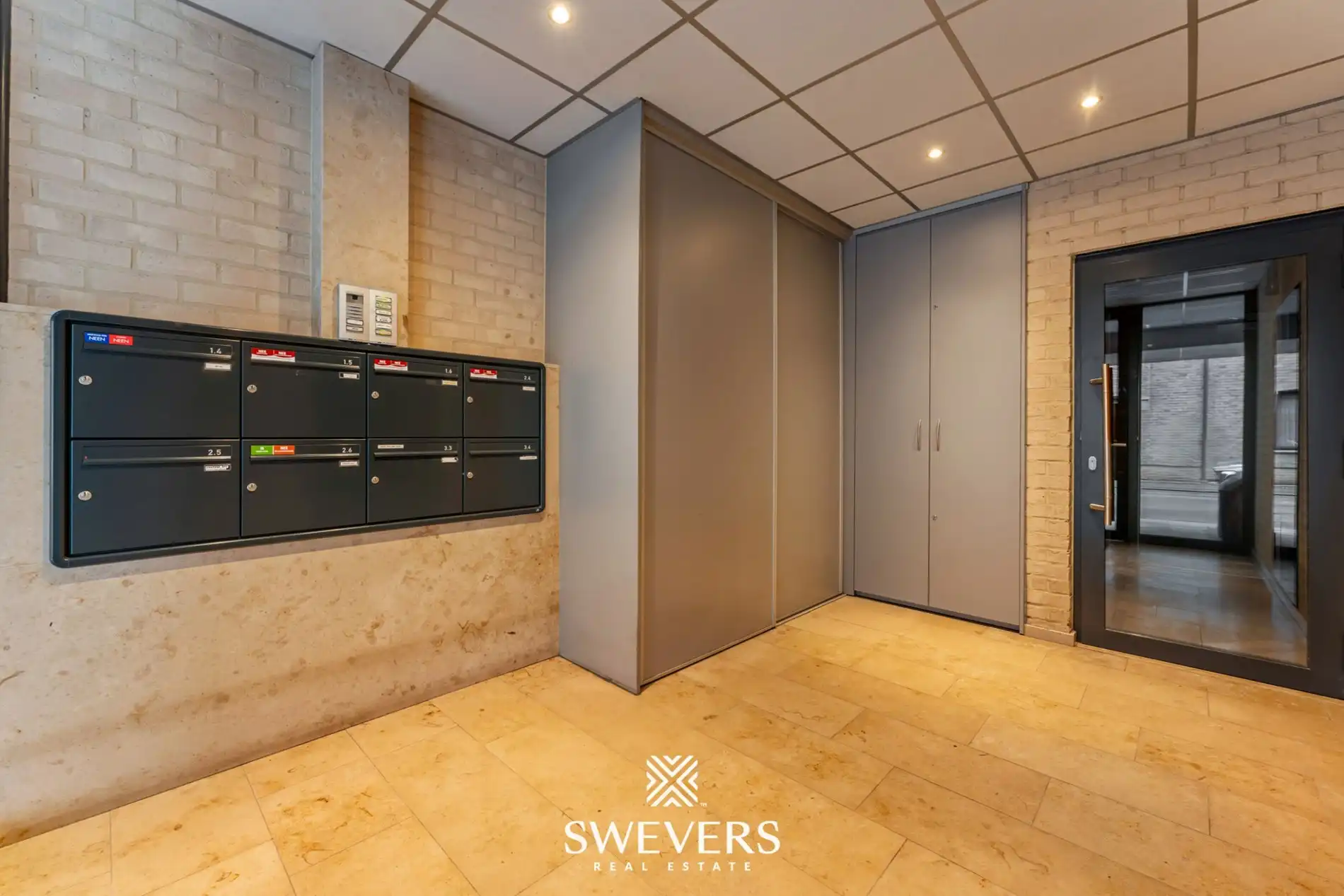 Centraal op te frissen appartement met potentieel in Halen foto 16