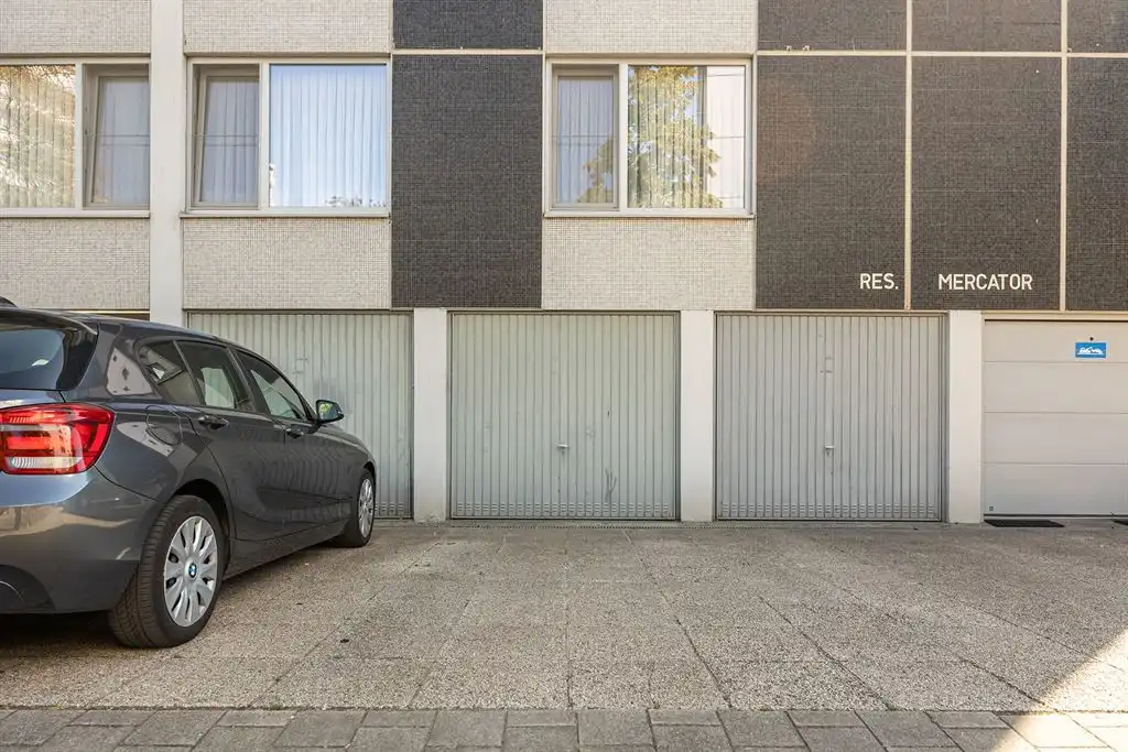 Lichtrijk instapklaar app met garagebox foto 16