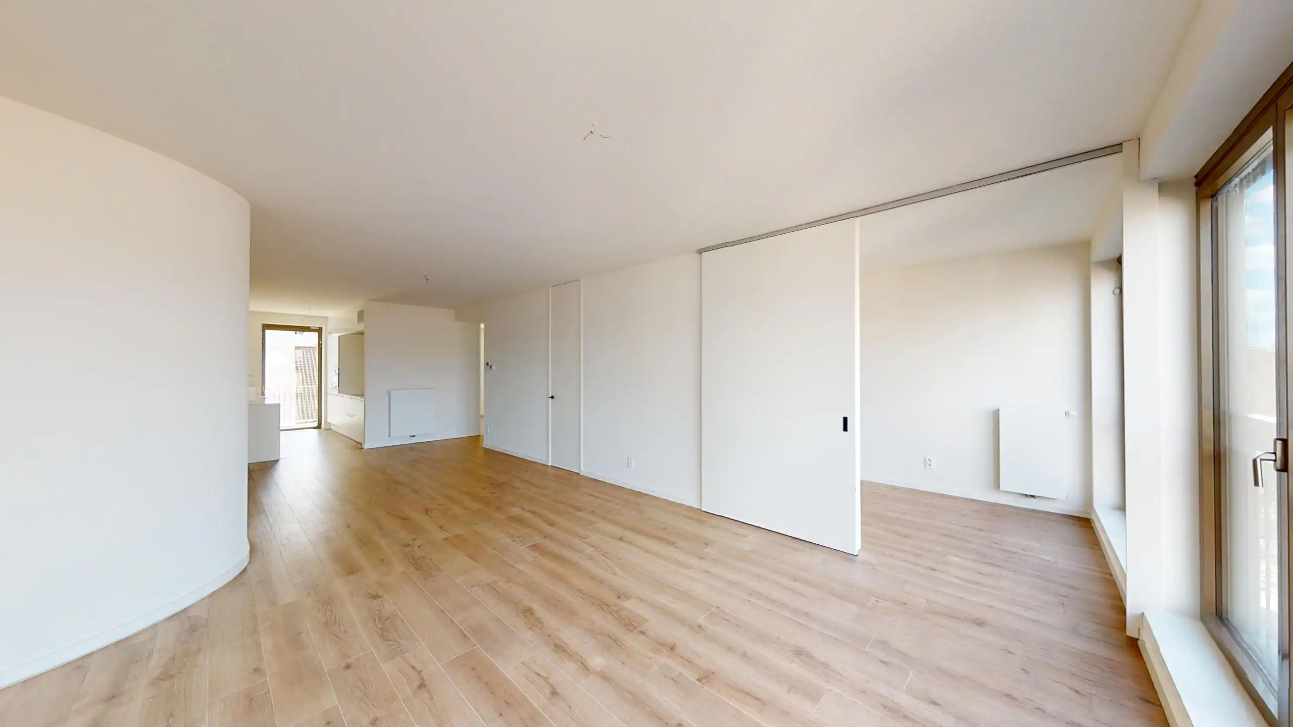 ANTWERPEN - Twee slaapkamer appartement met mooi terras  foto 2