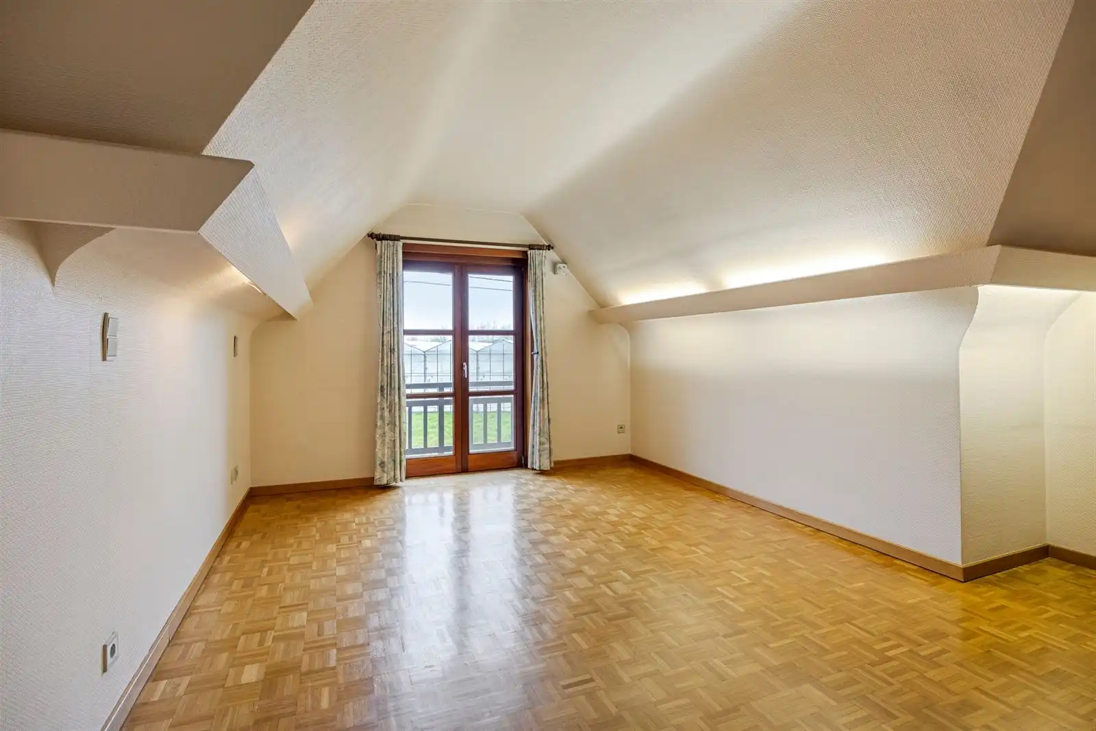 Riante open bebouwing in rustige straat foto 29