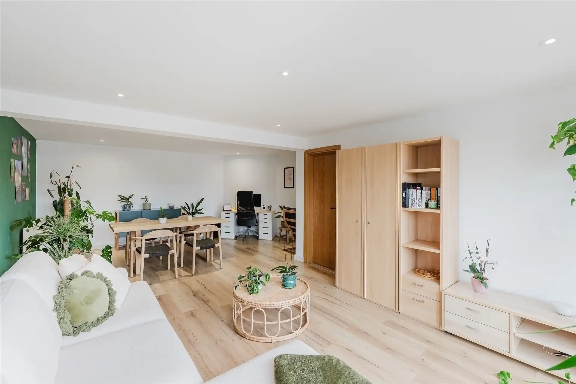 Fijn instap-klaar twee slaapkamer appartement in Wetteren centrum foto 2