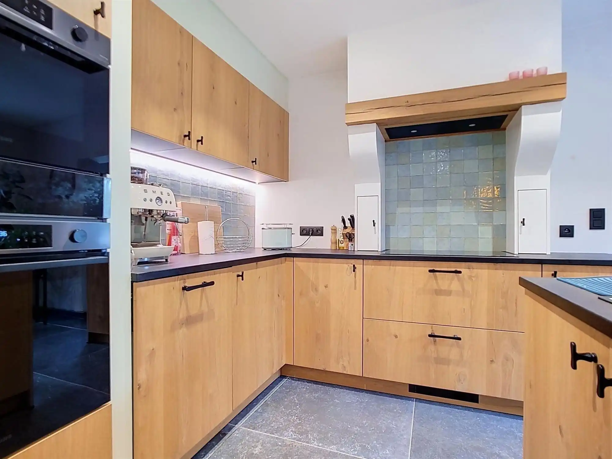 Ruime gerenoveerde gezinswoning met 4 slaapkamers foto 6
