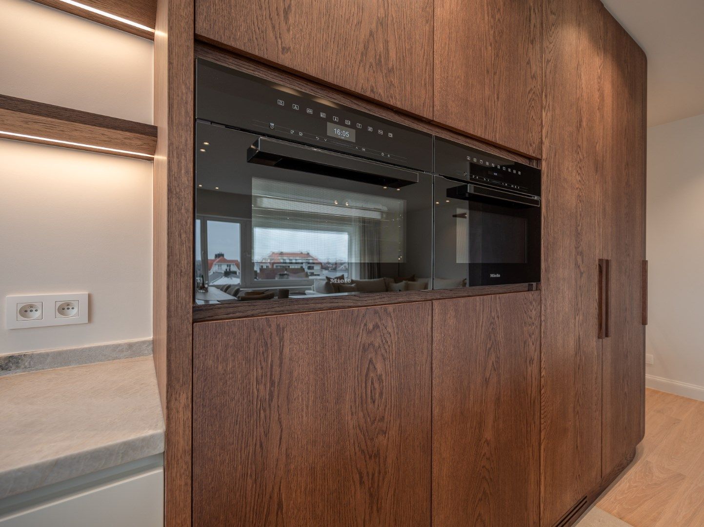 Heel smaakvol gerenoveerd hoek-appartement, rustig gelegen langs de J. Nellenslaan nabij de zee. foto 8