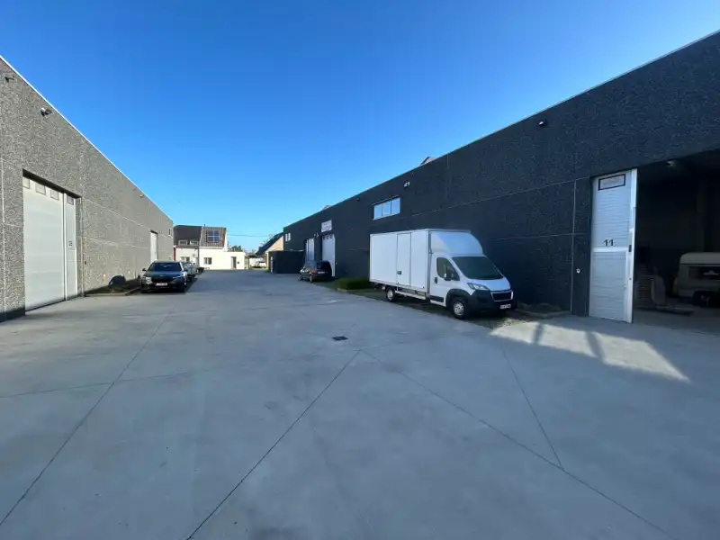 Recente KMO-unit (±187 m²) met 2 parkeerplaatsen – uitstekende ligging nabij E40 foto 7