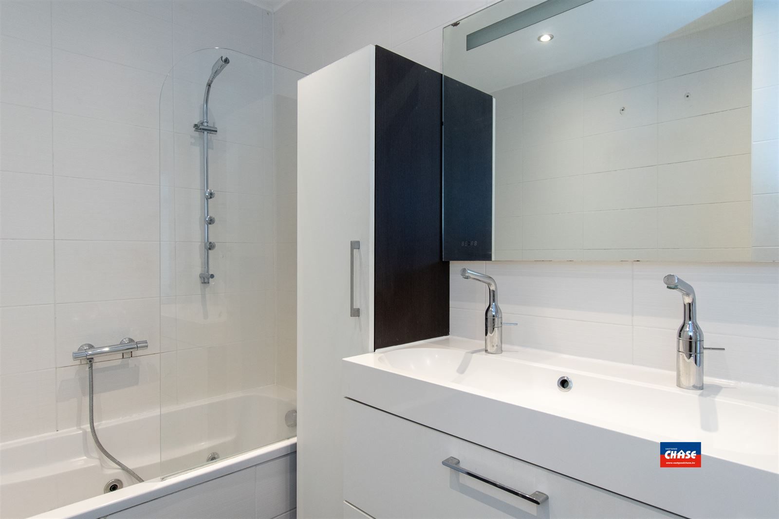 Ruim appartement met twee slaapkamers foto 10