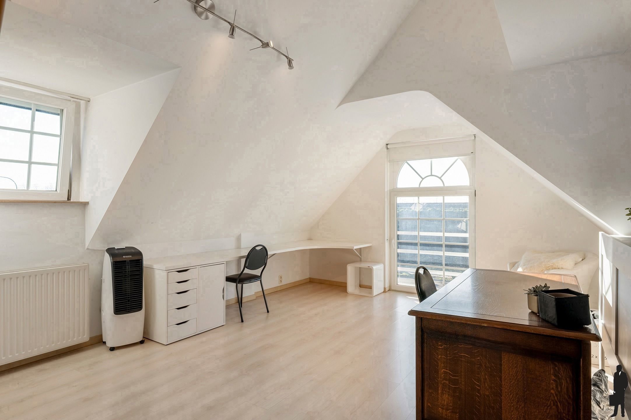 Ruime woning (ca. 225m²) met 3 grote slk’s, garage en mooie tuin op 726m² foto 13