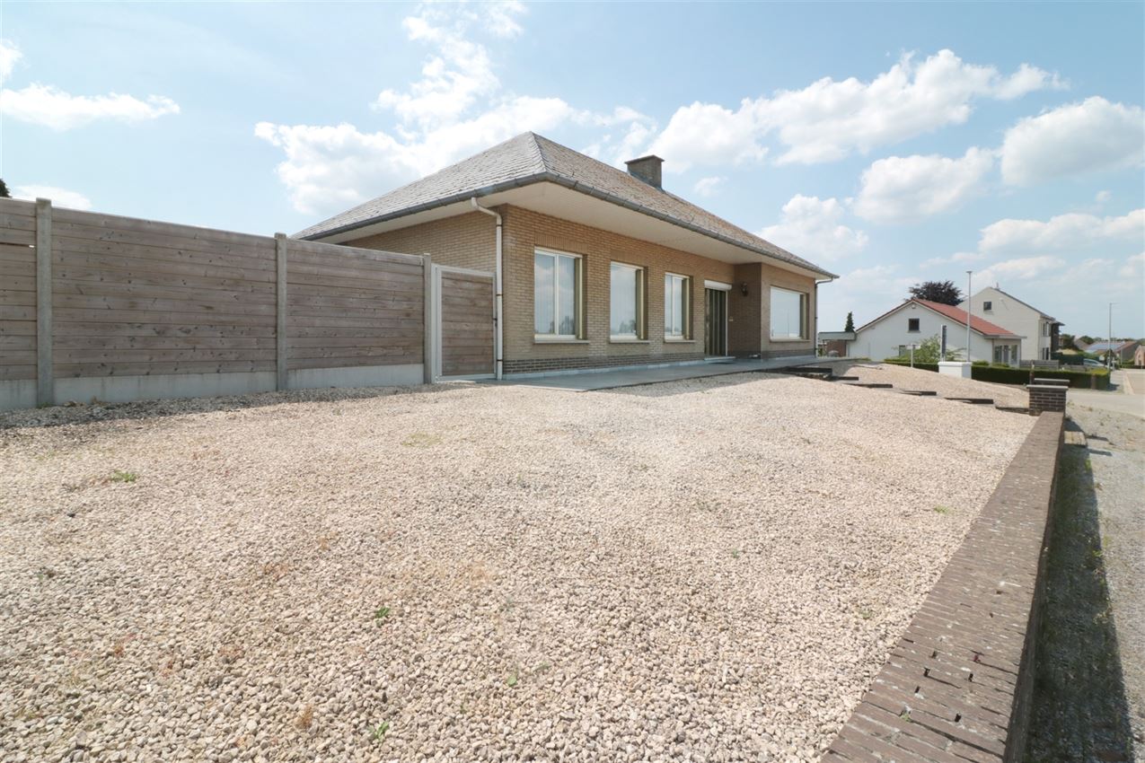 degelijk en verzorgd,  mooi overdekt terras, goede locatie foto 2