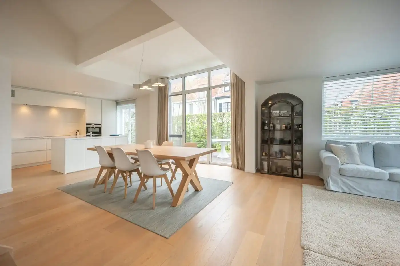 Instapklare woning met 5 slaapkamers aan de Oosthoek. foto 3