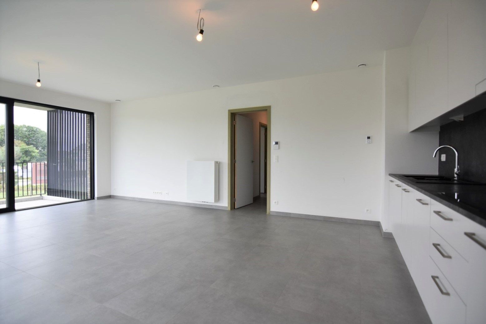 Lichtrijk 2-slpk appartement met ruim terras foto 8