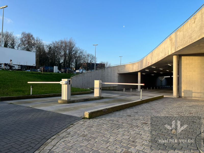 Ondergrondse autostaanplaats vlakbij centrum en hogescholen foto 6