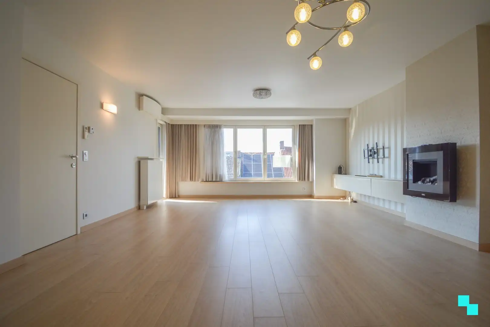 Gerenoveerd 3-slaapkamer appartement te Roeselare foto 4