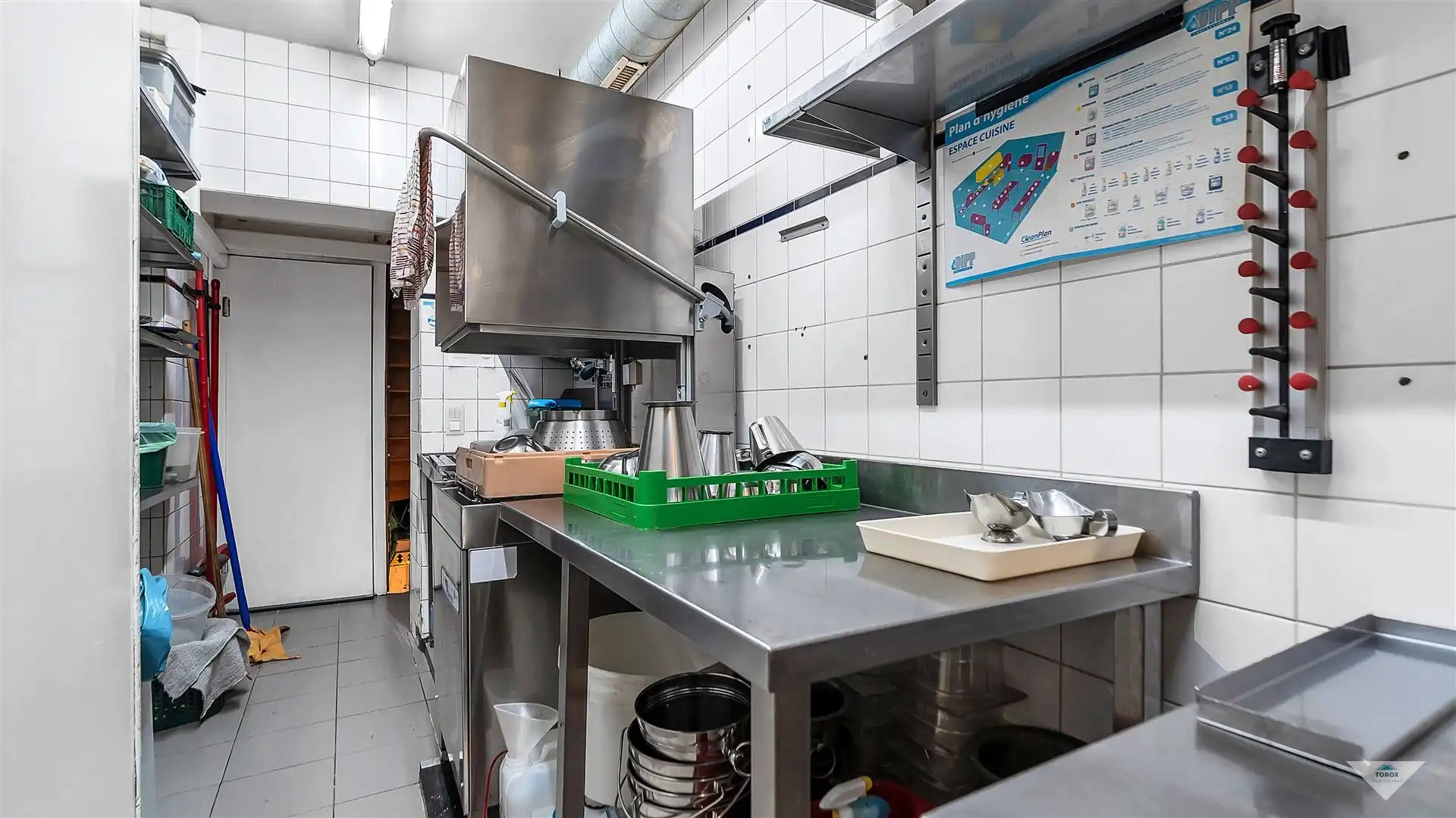 Commercieel handelspand met instapklaar restaurant te huur foto 13