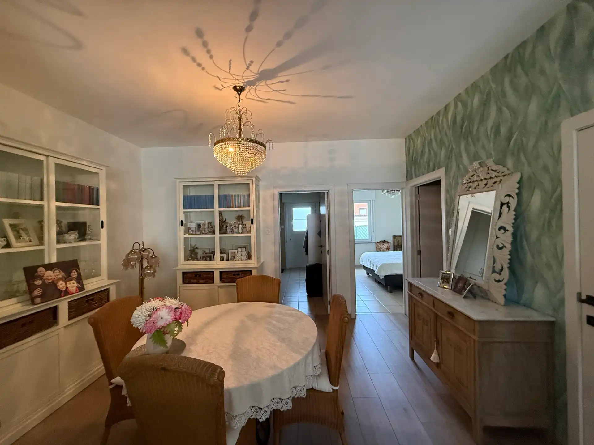 SCHELLEBELLE - Gelijkvloers appartement met tuintje. foto 6