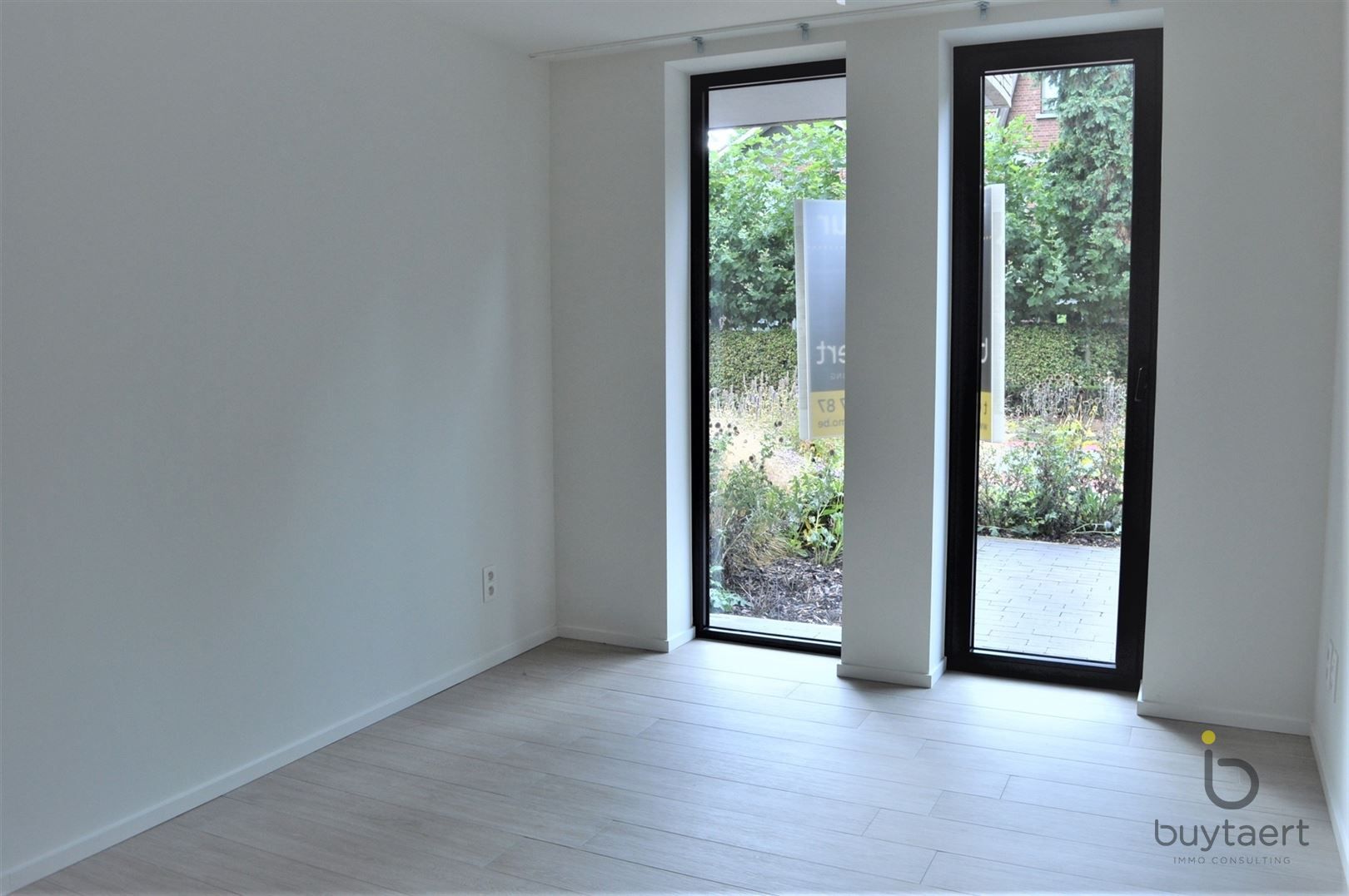 Gelijkvloers appartement met twee slpks en tuin! foto 11
