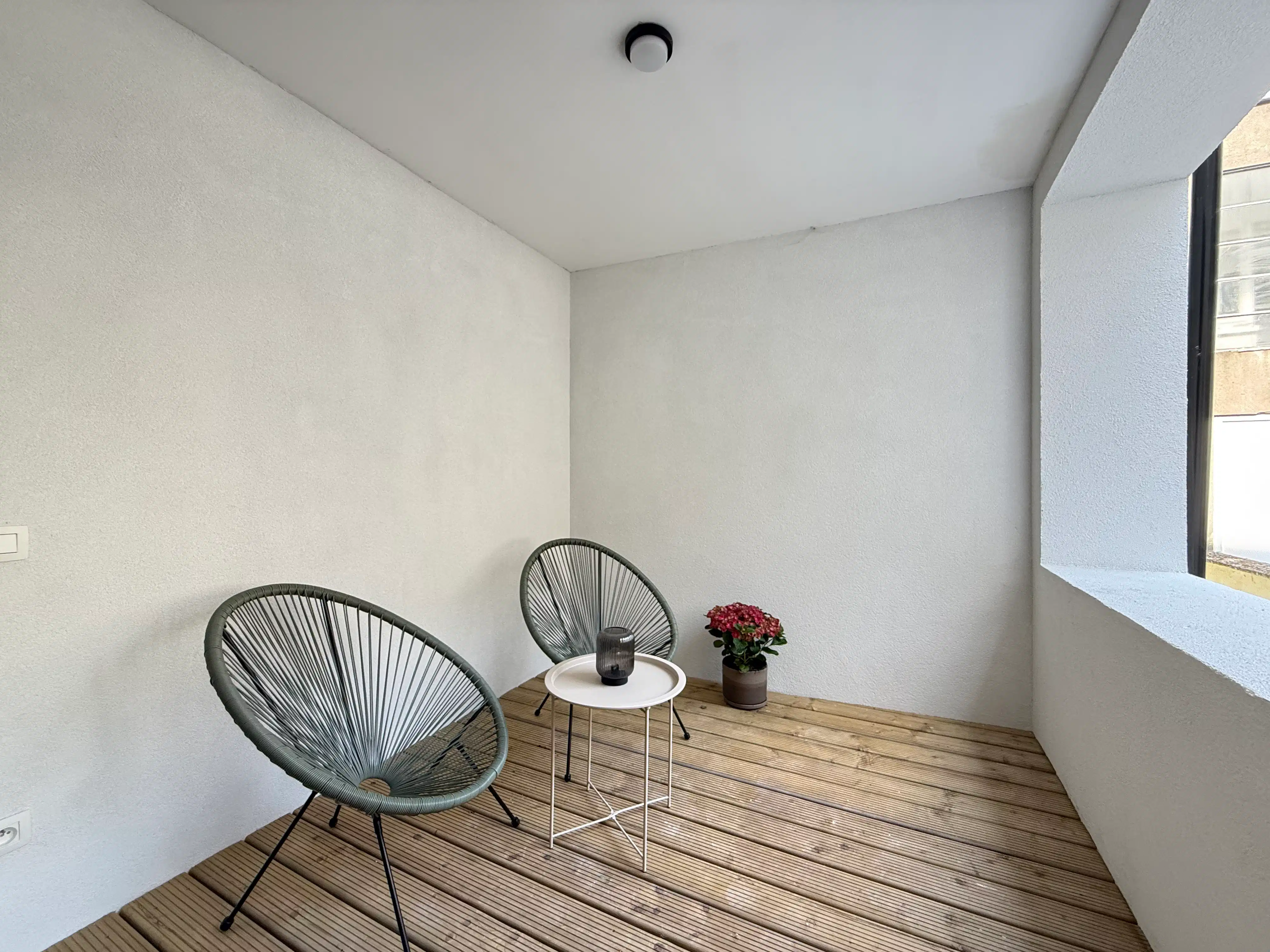 Subliem gerenoveerd appartement met terras foto 12