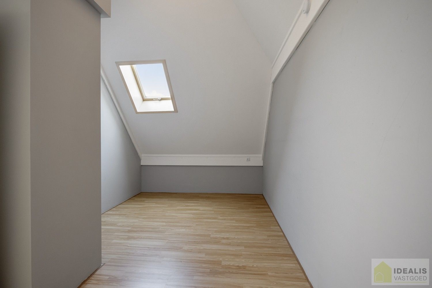 ZEER RUIM OPGEZETTE (360m²!) EN KNAP AFGEWERKTE EENGEZINSWONING OP RUSTIGE LOCATIE MET MAAR LIEFST 8!! SLAAPKAMERS foto 30