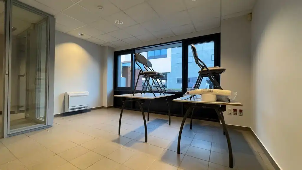 Klein magazijn met kantoren te huur aan The Loop in Gent foto 11