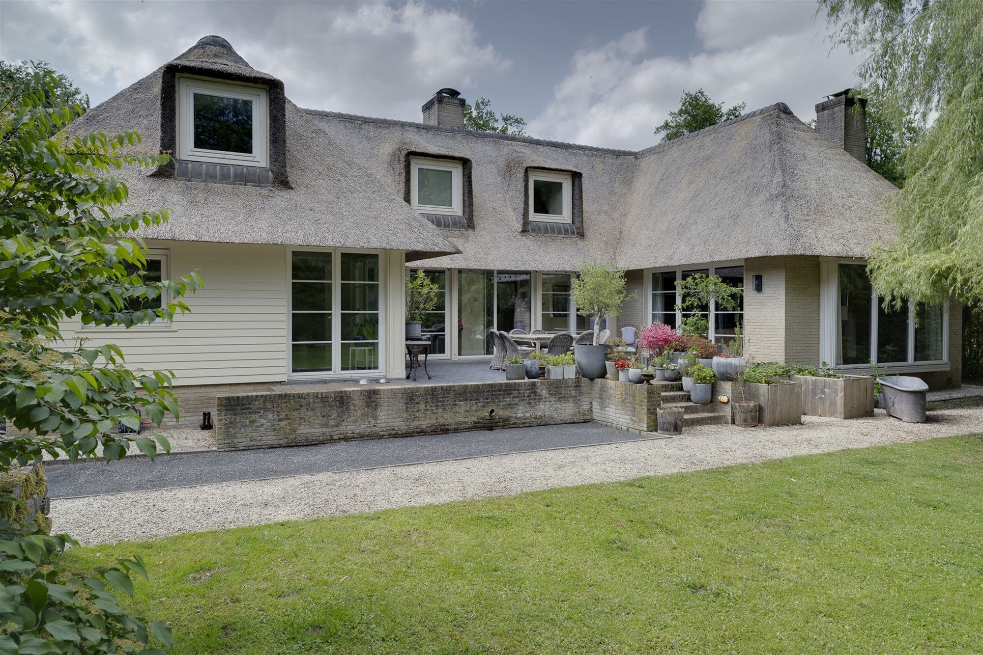 Exclusieve rietgedekte villa op 5.717 m² grond. foto 5