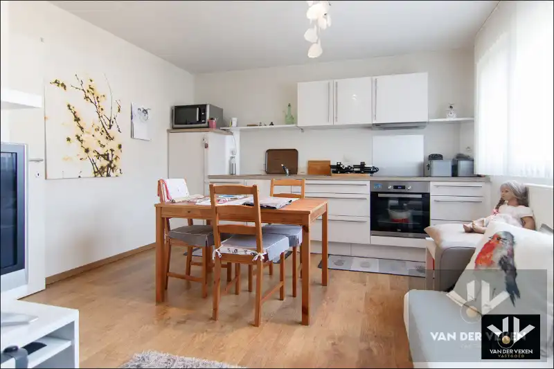 Rustig gelegen, goed onderhouden, instapklare en energiezuinige woning met veel licht en ruimte foto 15