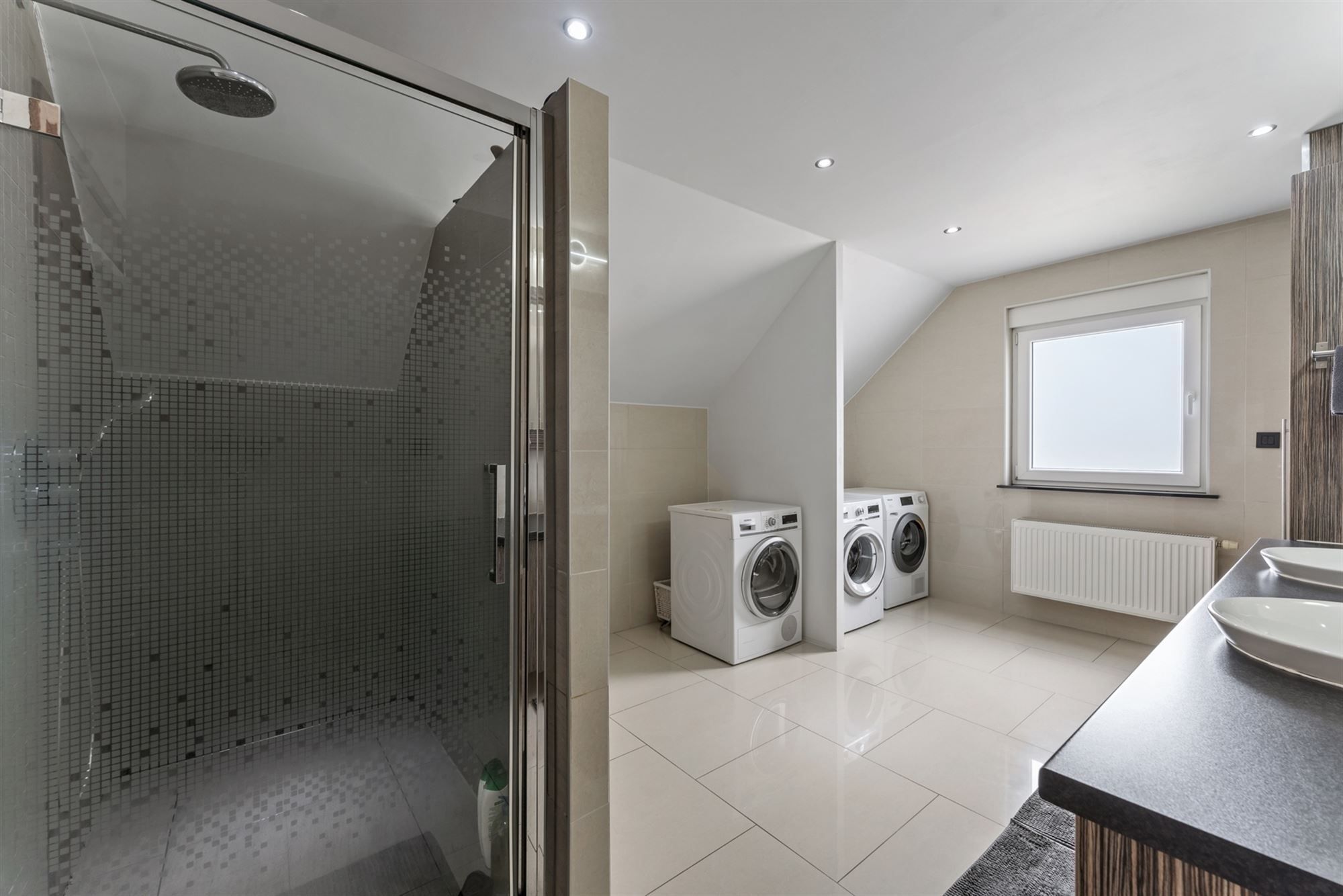 ZEER RUIME WONING MET 5 LAAPKAMERS OP RUSTIGE DOCH CENTRALE LIGGING IN KOERSEL foto 17