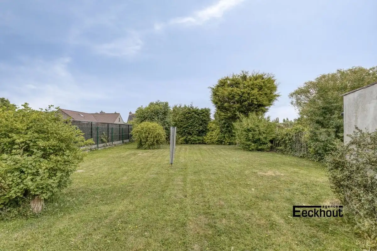 Halfopen bungalow met prachtige tuin en garage! foto 10