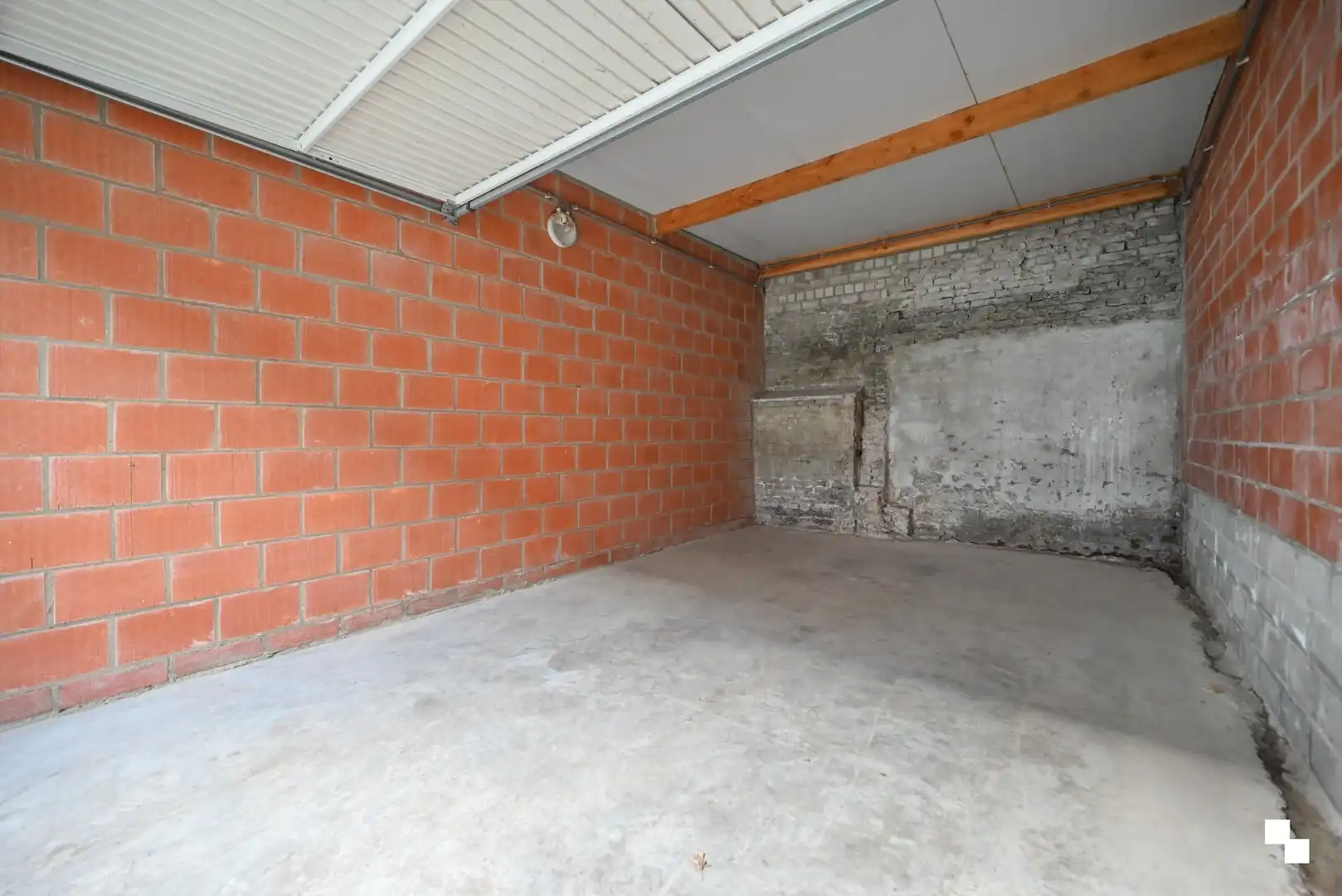 Garagebox (ca. 18m²) gelegen in centrum Izegem foto 3
