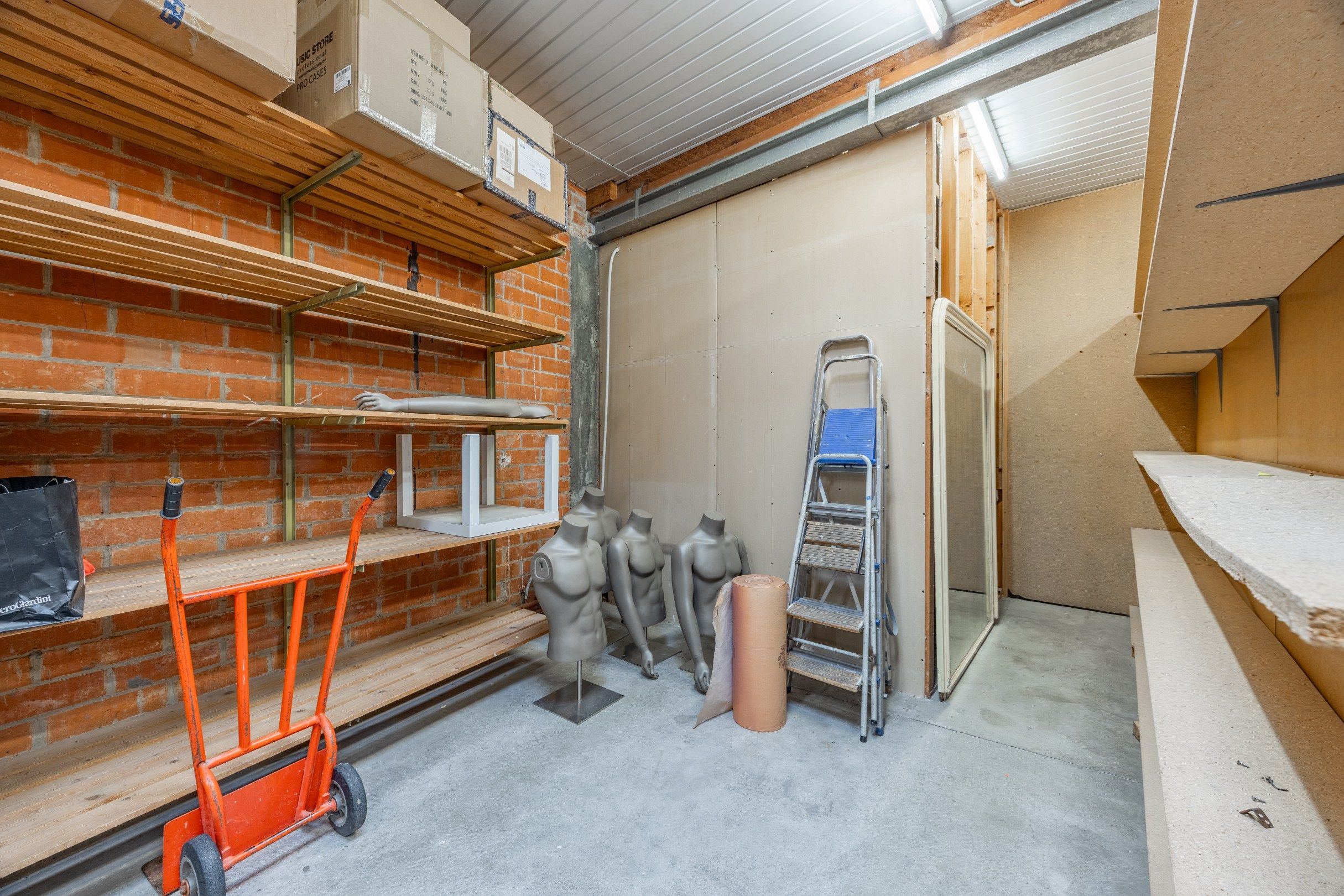 CENTRAAL GELEGEN COMMERCIEEL HANDELSPAND foto 19