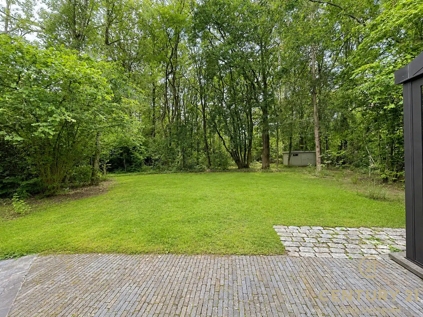 Ruime villa op zonnig perceel v. 2789m² in villawijk De Lint foto 22