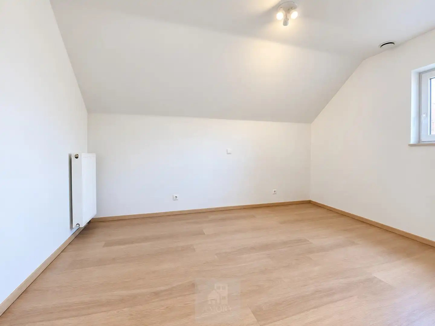 Lichtrijke en energiezuinige woning met 3 slpk's, tuin en garage foto 14