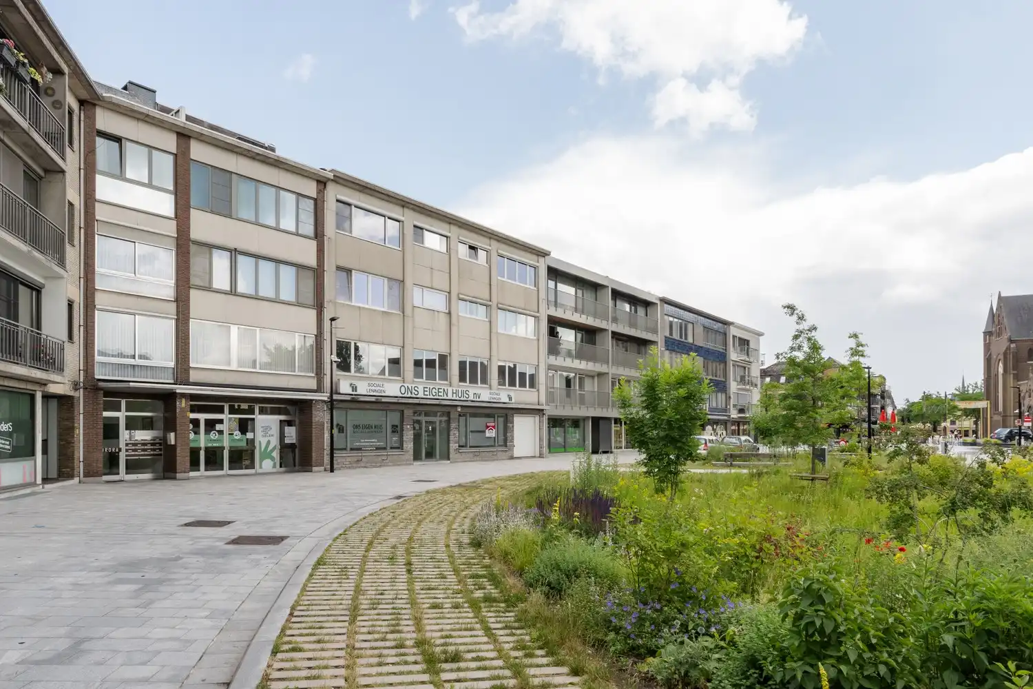 Mooi gerenoveerd appartement pal in het centrum van Neerpelt! foto 19