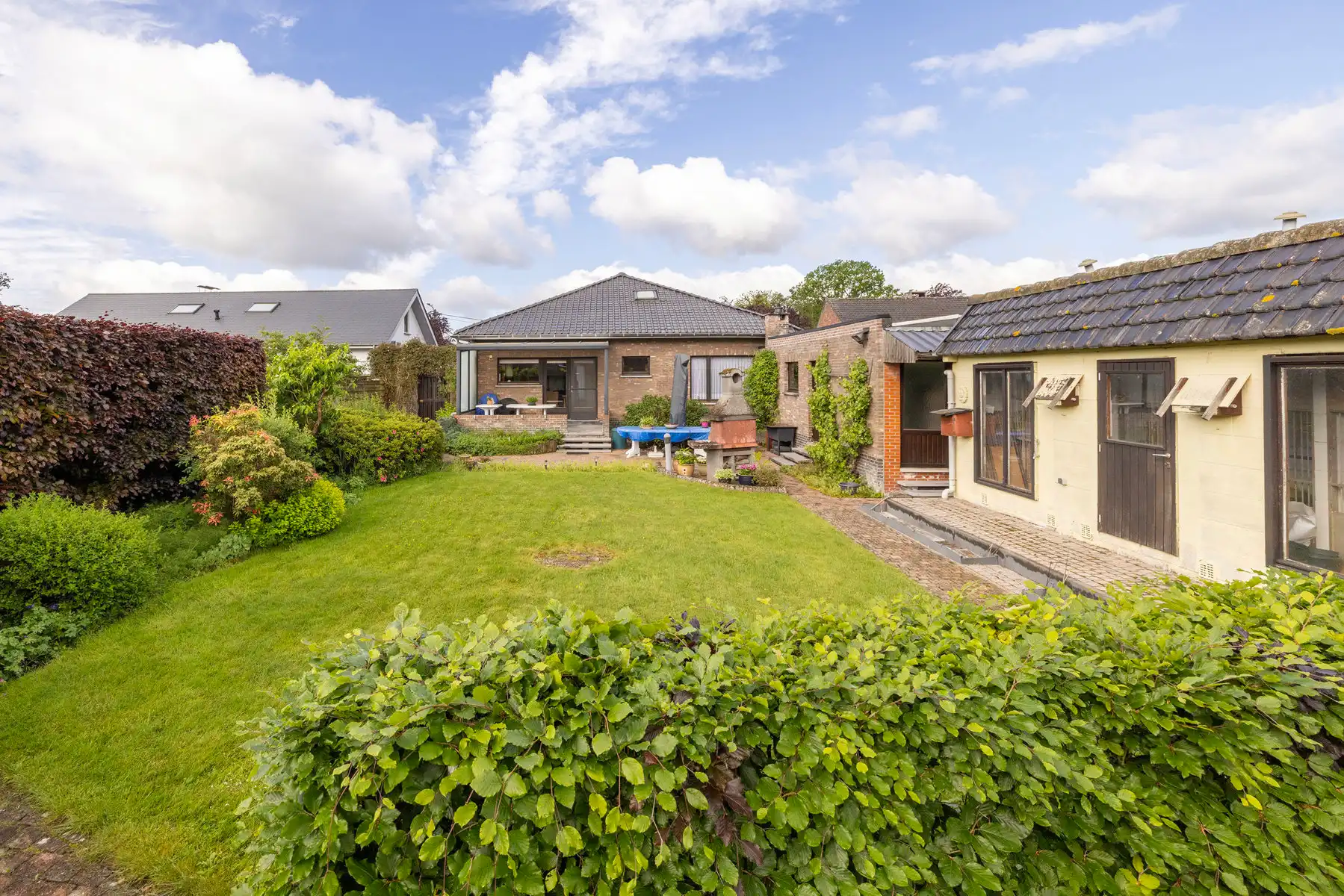 Onderhouden laagbouwwoning met 3slpk, garage en tuin foto 2