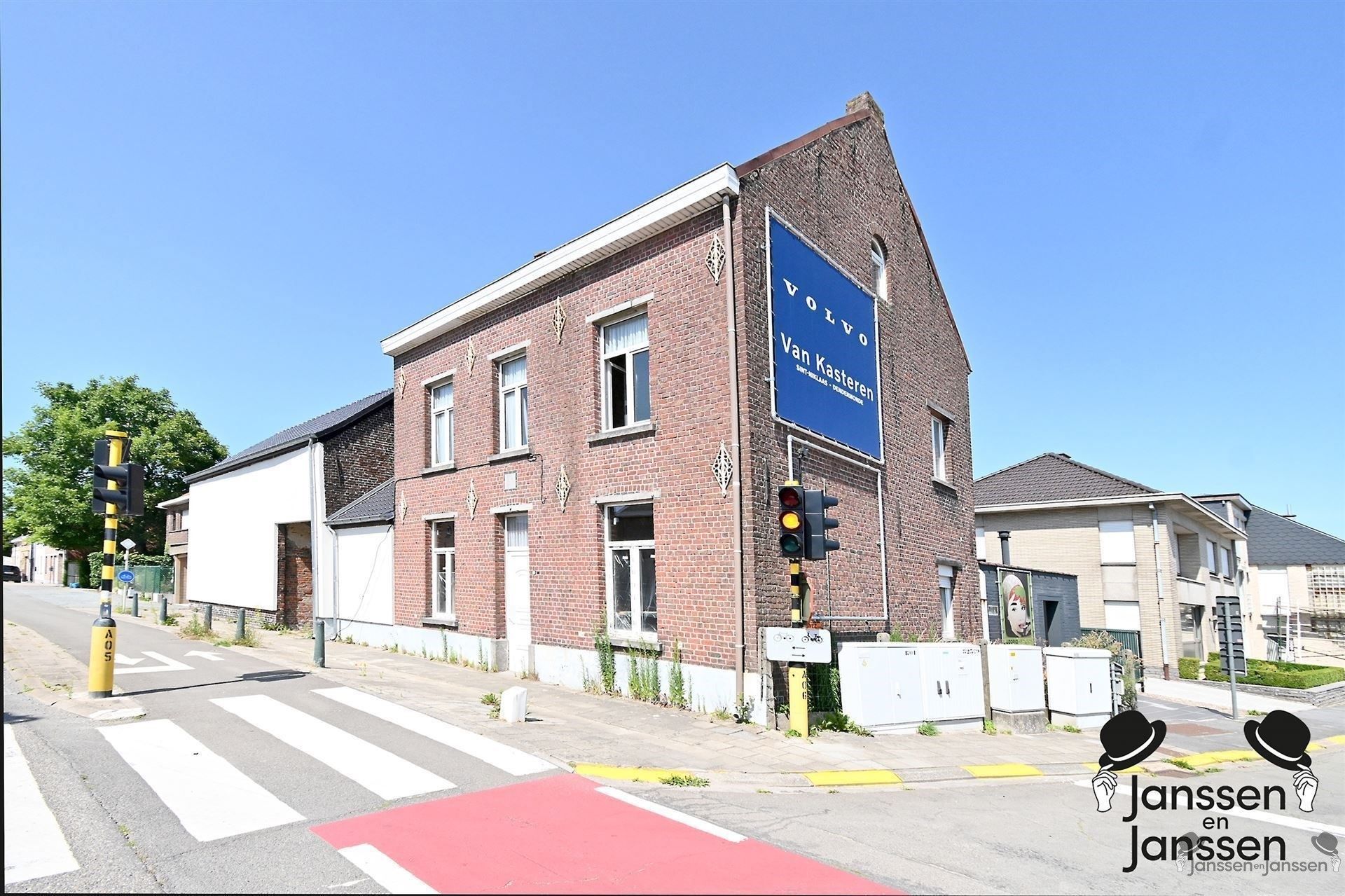Verder te renoveren hoekpand met atelier foto 4